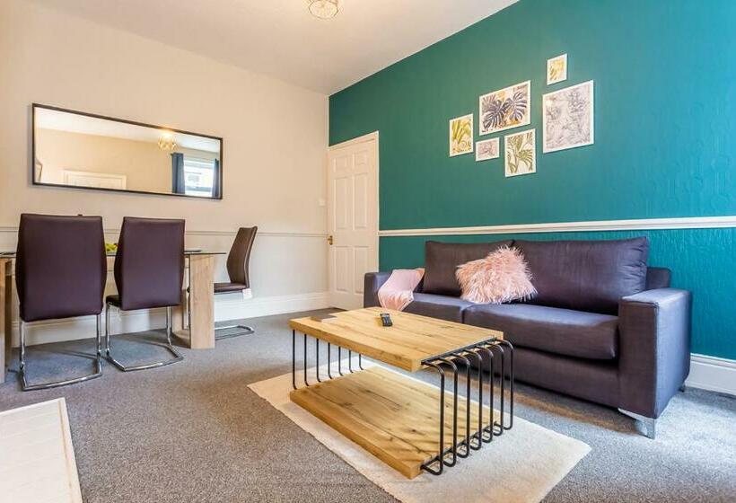 Luke Stays   Saint Aidans Street