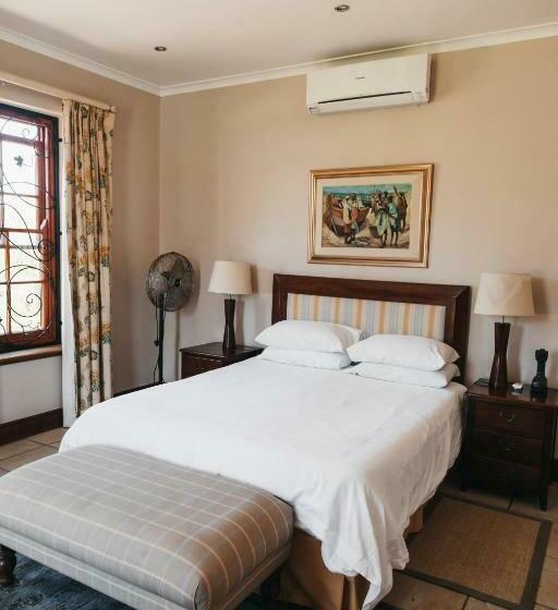 Mitre S Edge Pool House