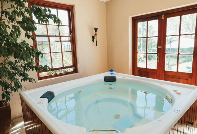 Mitre S Edge Pool House