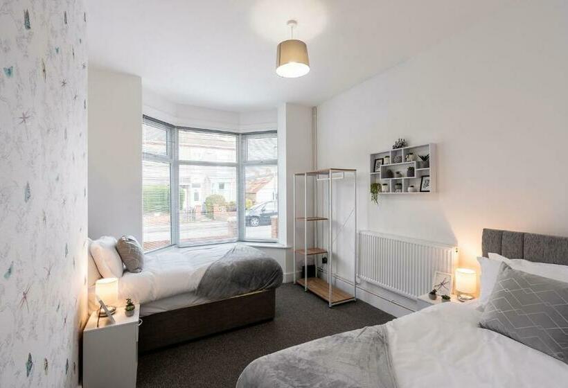 Modern & Beach Location & Contractors & Leisure & Garden