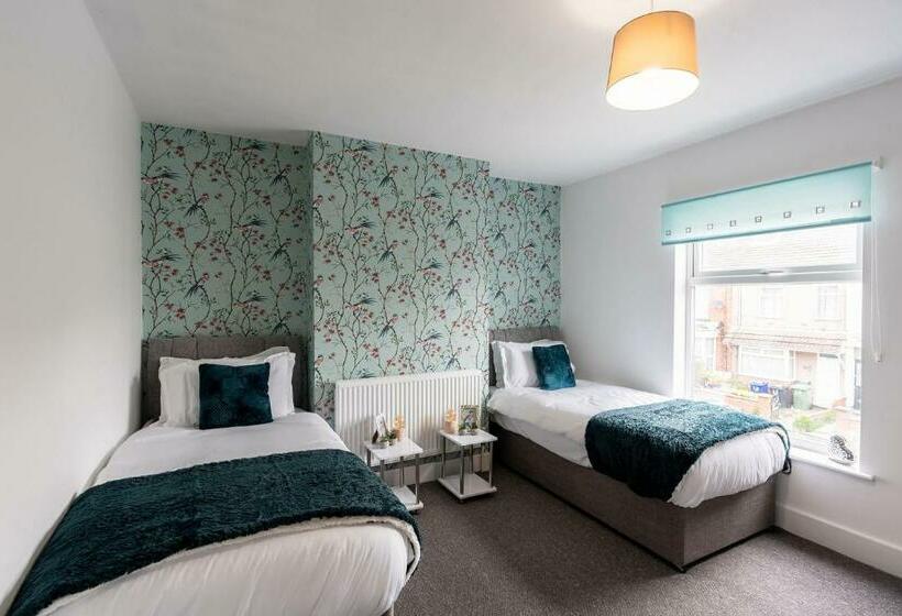 Modern & Beach Location & Contractors & Leisure & Garden