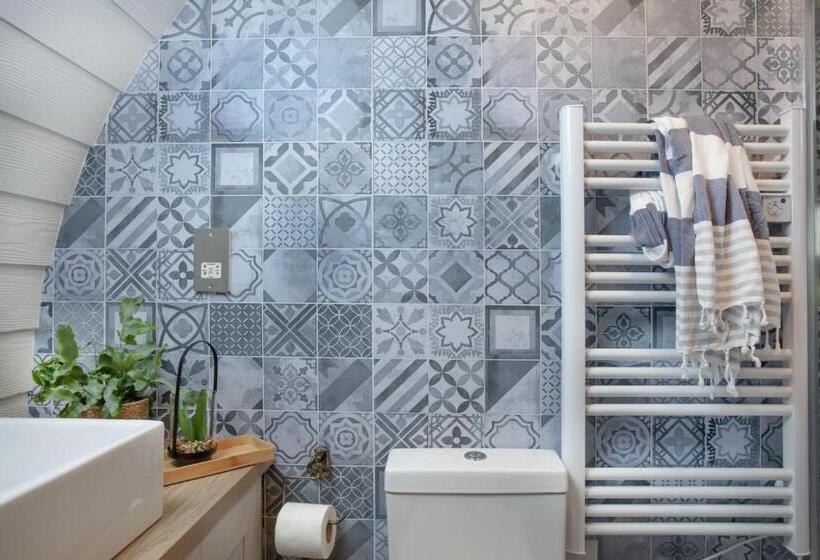 Quackers, The Little Burrow, Nr Wells