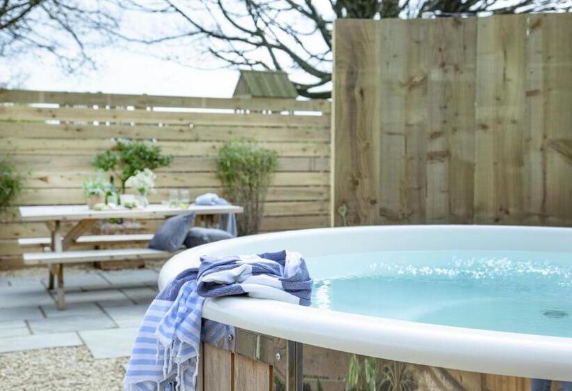 Quackers, The Little Burrow, Nr Wells