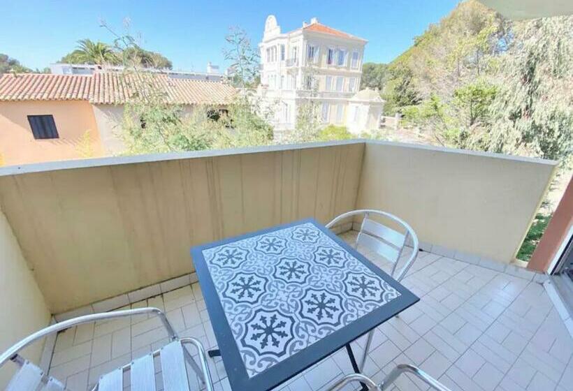 Roches Brunes Terrasse Bord De Mer