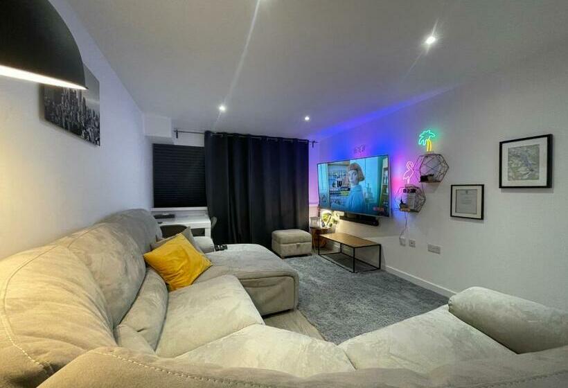 Smart Apartment Close To Watford Atria And Station