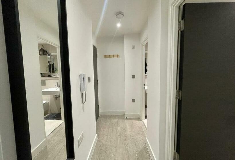 Smart Apartment Close To Watford Atria And Station
