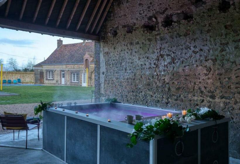 So Villa La Girardiere 28   Heated Pool   Basket   Jacuzzi   2h Paris   30 Beds