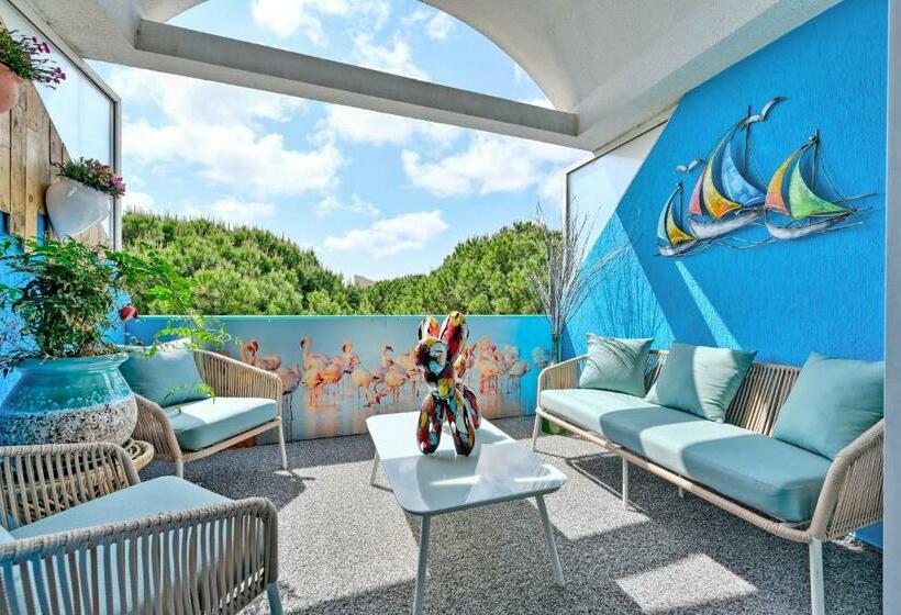 T3 De 45 M2 Avec Terrasse   Entièrement Climatisé   2 Chambres   400m De La Plage   Résidence Avec P