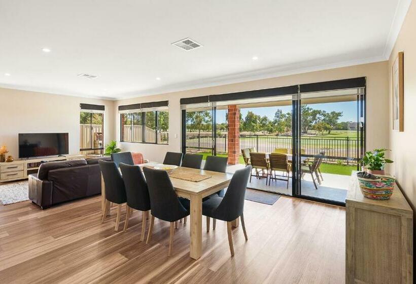 The Links   Fairway Views, Walk To Town, Air Con