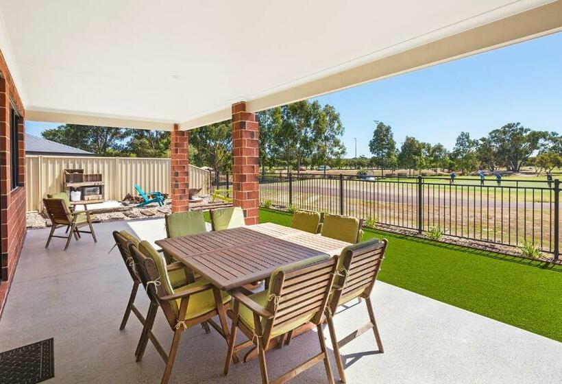 The Links   Fairway Views, Walk To Town, Air Con