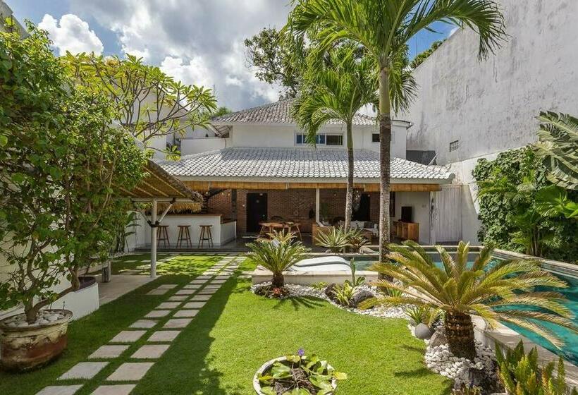 Villa Madura Dream 3bdrs Central Seminyak