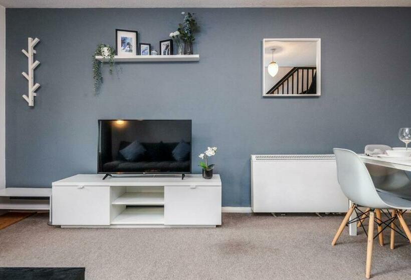 ✪ Charming ✪ 2 Bed House With Garden & Parking ✪ Perfect Location ✪ Greater London ✪ Woodford/enfiel