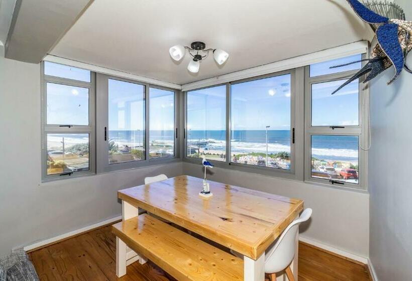 14 Warnerdoone Beachfront Apartment