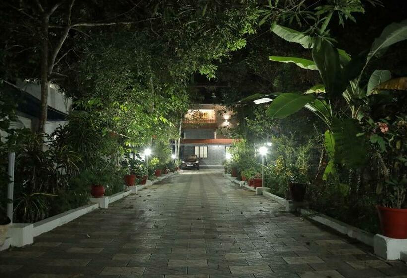 Anandam Stays Premium 3bhk Plush Homestay, Vaikom Near Kumarakom