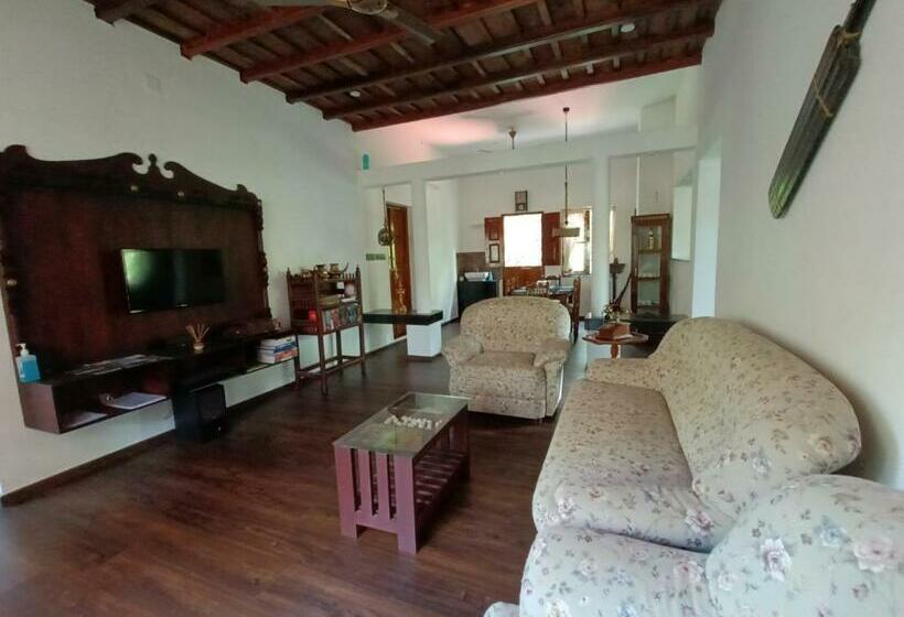 Anandam Stays Premium 3bhk Plush Homestay, Vaikom Near Kumarakom