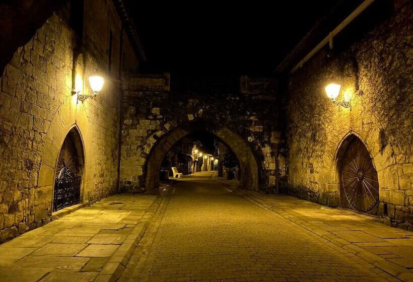 Apartamentos Torreones De Cartes