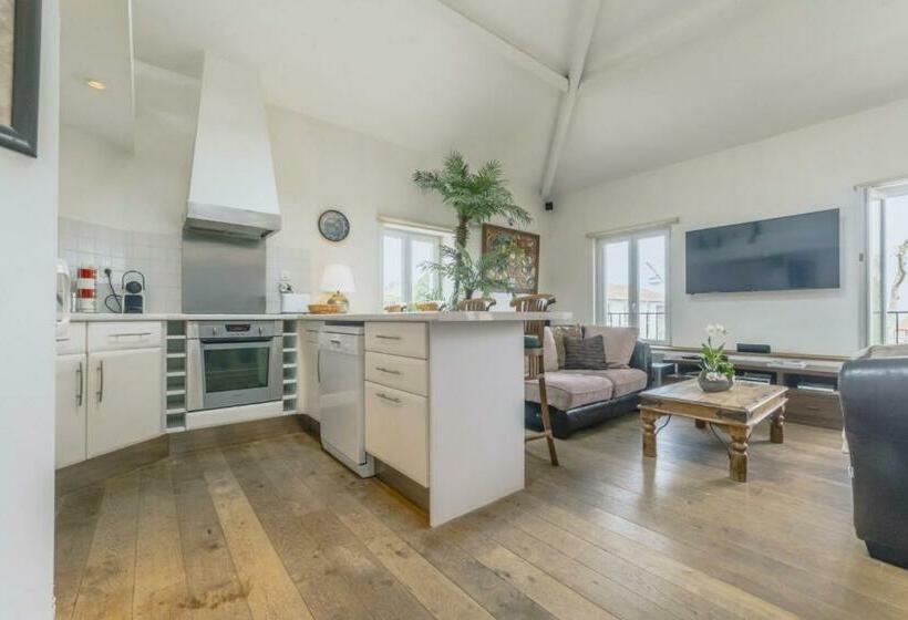 Appartement Proche Plage De La Chambre D Amour