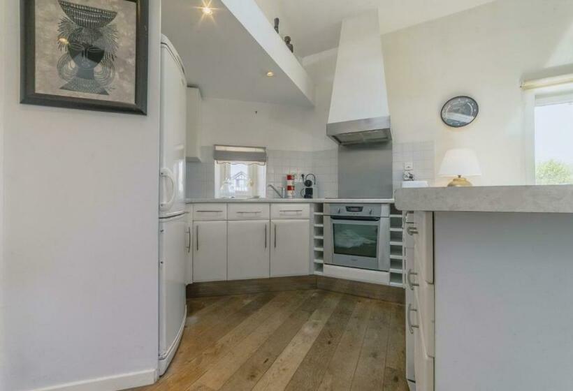 Appartement Proche Plage De La Chambre D Amour