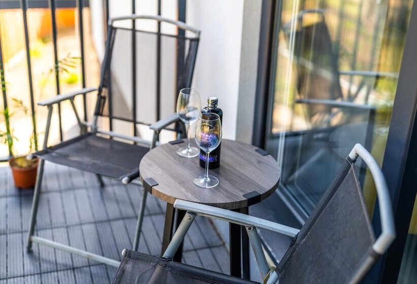 Ash View Place 3  Heathrow   Thorpe Park   Free Parking