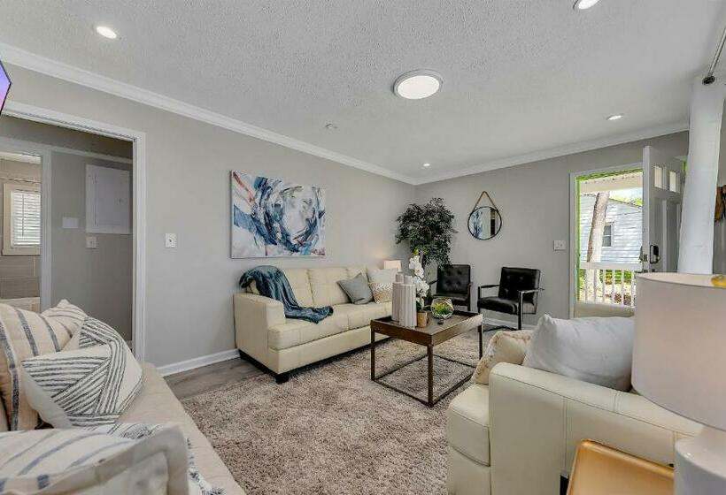 Goodkarma Rentals Gorgeous Interiors Gorgeous Outdoor Living Space With A Huge Fenced Backyard Coffe