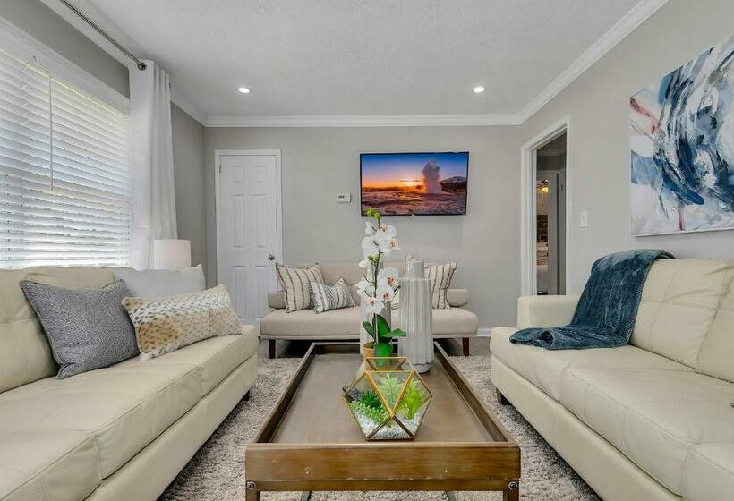 Goodkarma Rentals Gorgeous Interiors Gorgeous Outdoor Living Space With A Huge Fenced Backyard Coffe