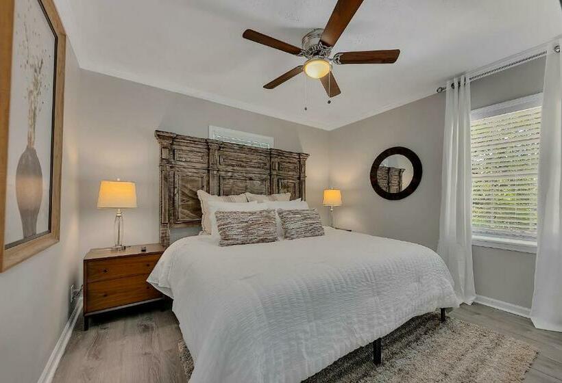 Goodkarma Rentals Gorgeous Interiors Gorgeous Outdoor Living Space With A Huge Fenced Backyard Coffe