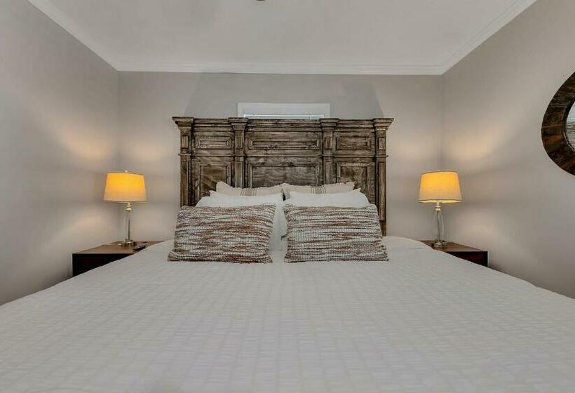 Goodkarma Rentals Gorgeous Interiors Gorgeous Outdoor Living Space With A Huge Fenced Backyard Coffe