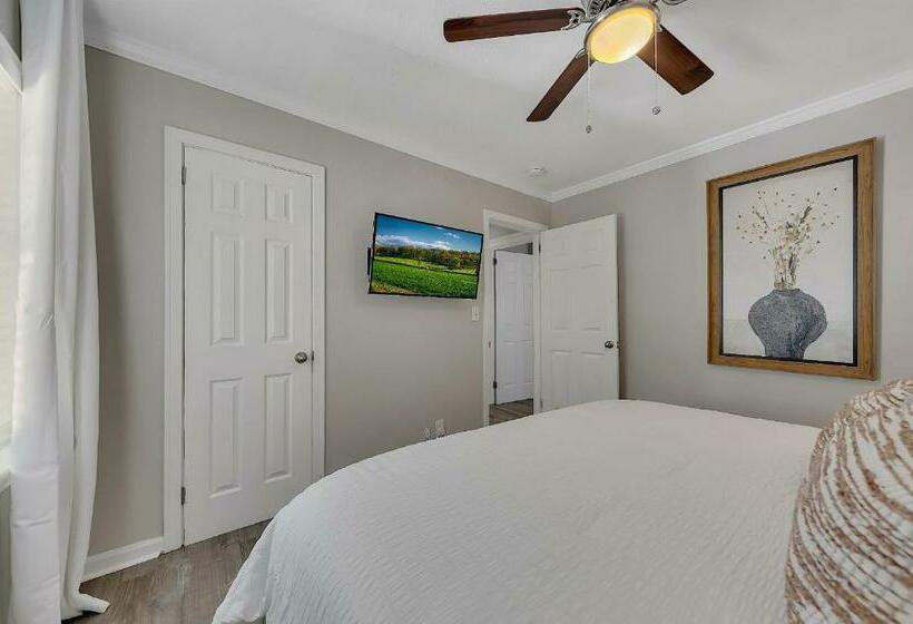 Goodkarma Rentals Gorgeous Interiors Gorgeous Outdoor Living Space With A Huge Fenced Backyard Coffe