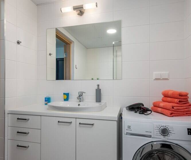 Haraka Apartment With Sunset Balcony