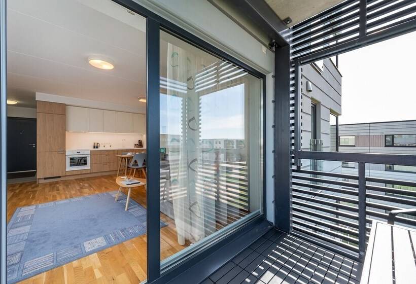 Haraka Apartment With Sunset Balcony