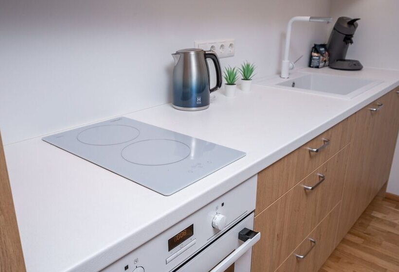 Haraka Apartment With Sunset Balcony