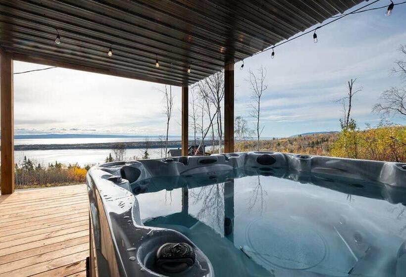 Le Charmant Magnifique Vue Sur Le Fleuve Et Spa