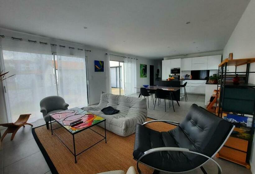 Maison D Architecte T4 Avec Jardin Et Terrasse Près Du Marché De Quintaou à Anglet   Fr 1 239 758