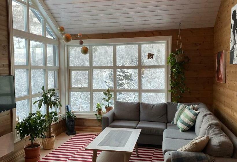 Penthouse By The Ski Lift, 4 Bedrooms, 2 Living Rooms