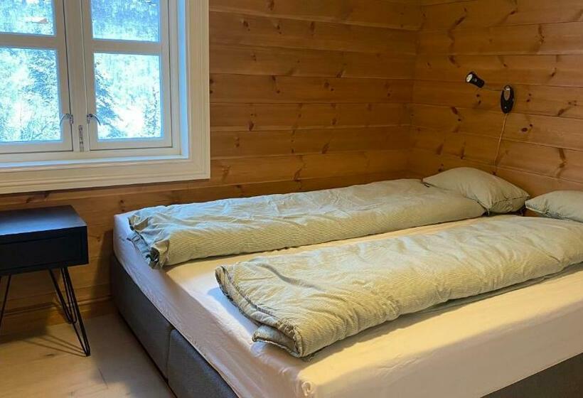 Penthouse By The Ski Lift, 4 Bedrooms, 2 Living Rooms