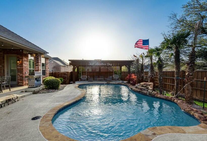 Pool House With Hot Tub And Cinema