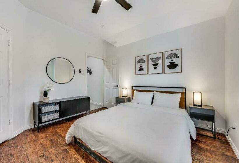 Pool House With Hot Tub And Cinema