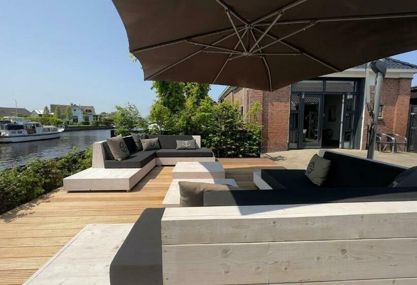 Puur Eastermar   Monumentaal, Authentiek En Luxe Koetshuis Aan Open Vaarwater Met Jacuzzi En Sauna