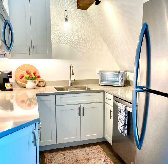 Serene Waterfront Studio In Downtown Portsmouth