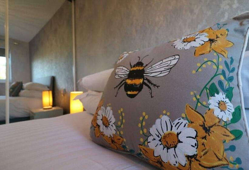 Signature   Chapelhall House