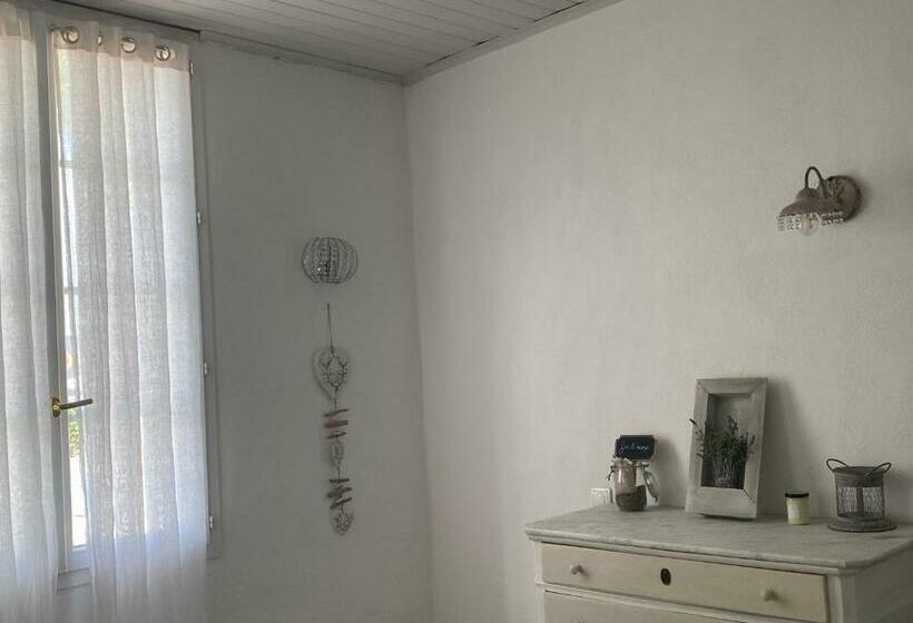 Très Grand Appartement Dans Villa à 15 Minutes De Nice