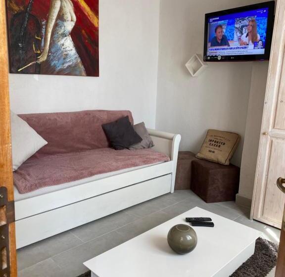 Très Grand Appartement Dans Villa à 15 Minutes De Nice