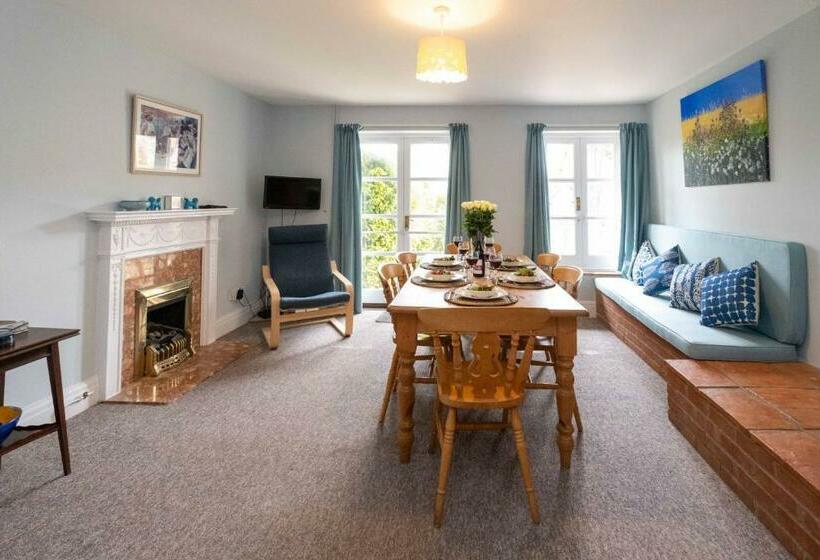 4 Crespigny House   Aldeburgh Coastal Cottages