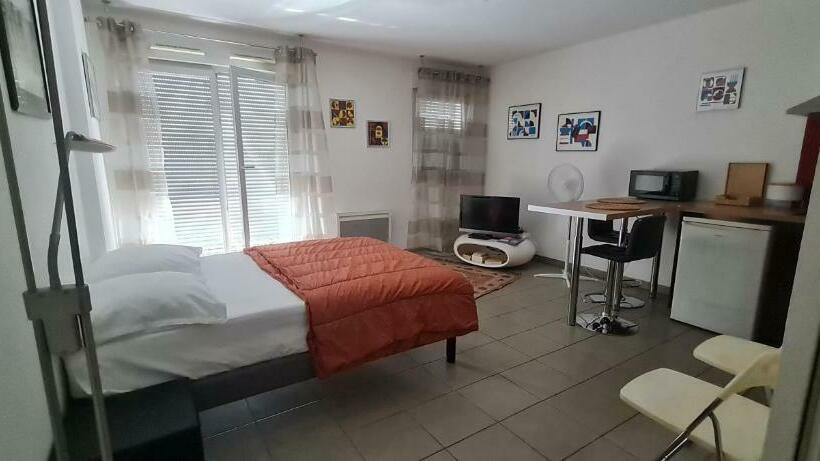 Beau Studio Tout Confort Au Calme Avec Parking