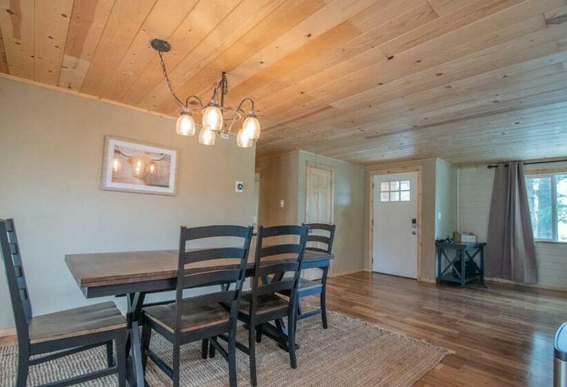 Country Home On 2 Acres