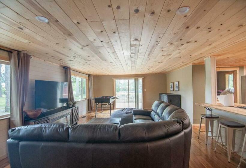 Country Home On 2 Acres