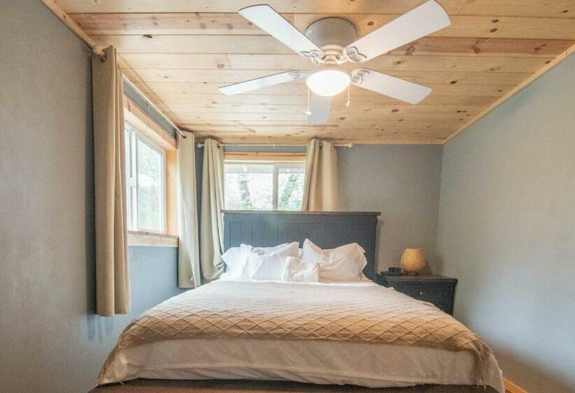 Country Home On 2 Acres