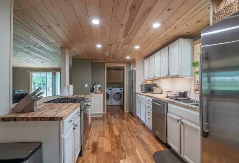 Country Home On 2 Acres