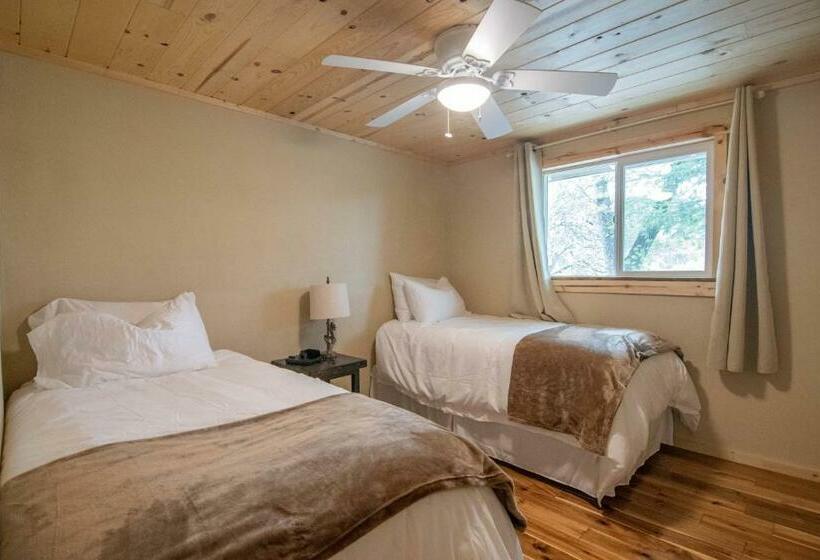 Country Home On 2 Acres