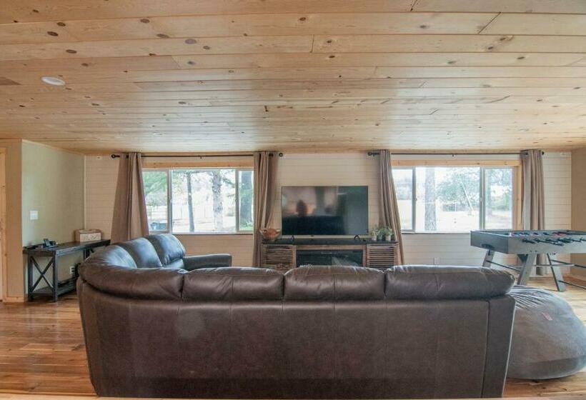 Country Home On 2 Acres